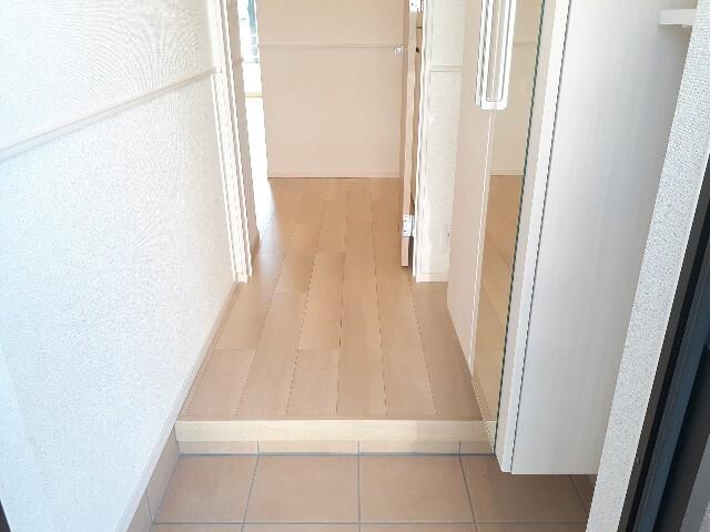 ルミエール中野新町（103） 玄関