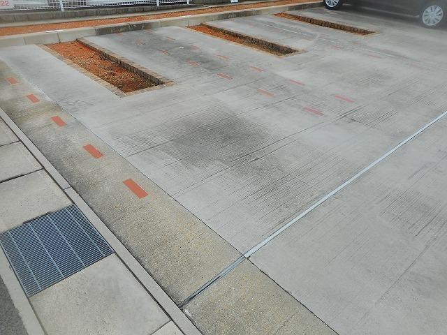 フィオーレ３０２（305） 駐車場