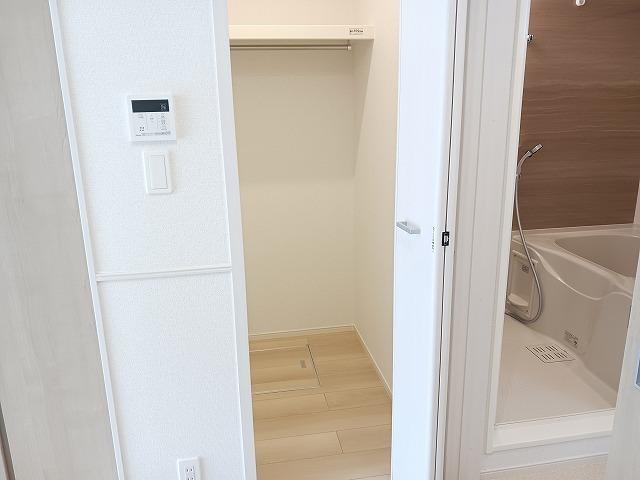ラルジュ・ツカサ・タンドレス（102） 収納