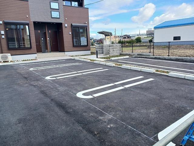 ルチェンテⅡ（201） 駐車場