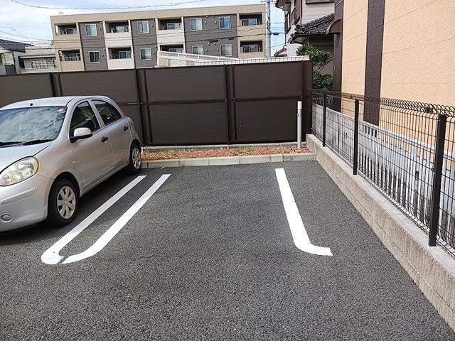 ブリーズ（Ｂｒｅｅｚｅ）（105） 駐車場