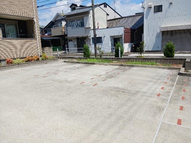 プラシード（303） 駐車場