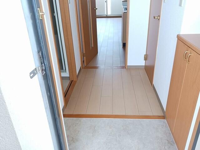 メゾンカルム（601） 玄関