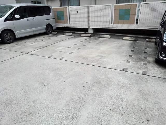 リヴィエール黄金（302） 駐車場
