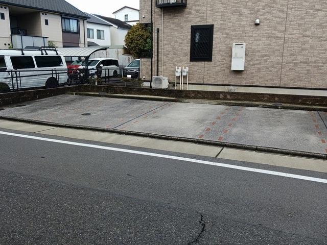 レジデンス・フジ（203） 駐車場