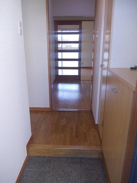 ドミール本城（606） 玄関