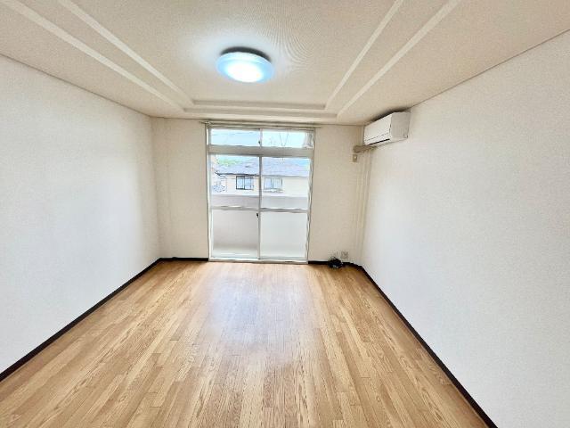 風のささやき 部屋画像