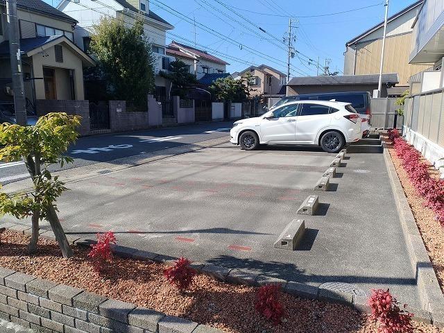 ディオーネ（205） 駐車場