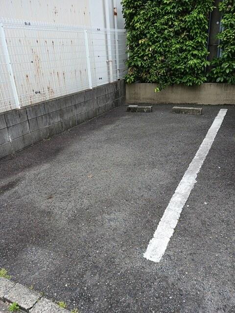 ドミール本城（107） 駐車場
