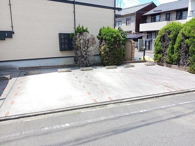 クレメント花塚（101） 駐車場