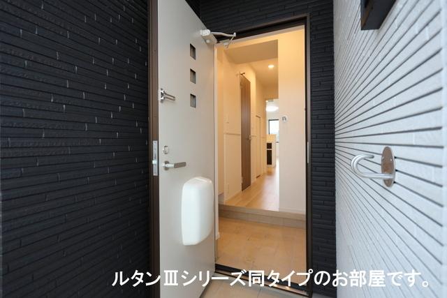 リバーサイド西山（102） 玄関