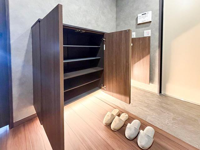 セレスティア草薙町（302） 玄関