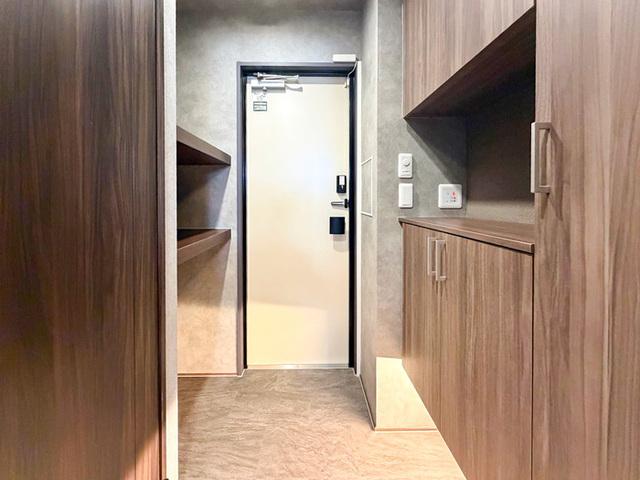 セレスティア草薙町（301） 玄関
