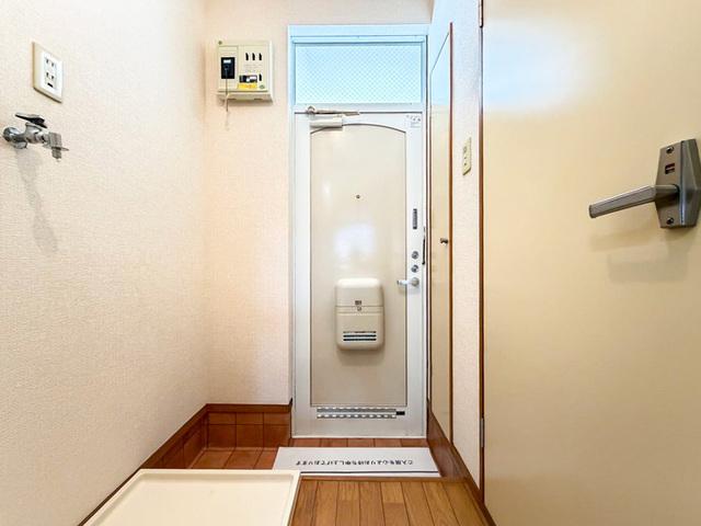 ロッキー星宮　A棟（101） 玄関