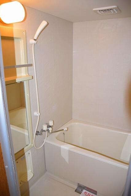 レジデンス・鏡（203） バス／シャワー