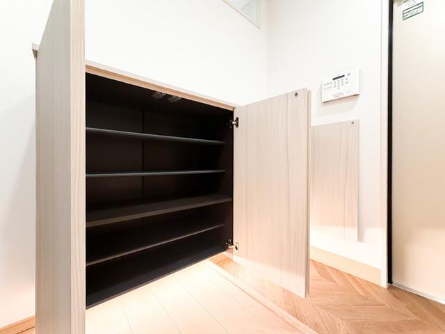 セレスティア草薙町（102） 玄関
