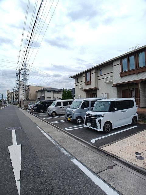 リバーサイド・ミツ（202） 駐車場