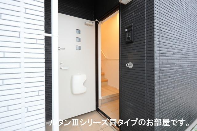 リバーサイド西山（302） 玄関