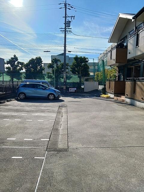 フトゥーロ（103） 駐車場