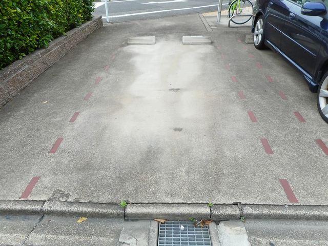 アルビレオ（103） 駐車場