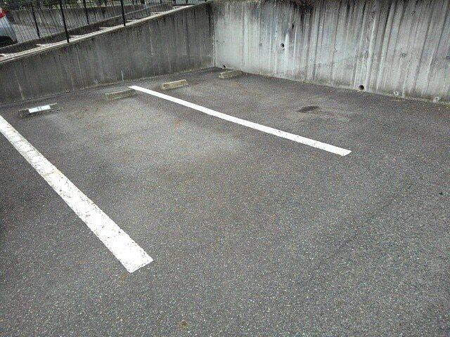 シャローゼ２（202） 駐車場