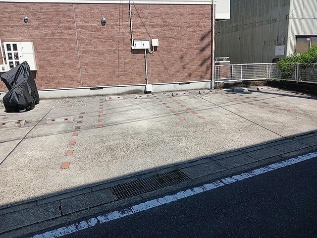 クレア　デ　メゾン（102） 駐車場