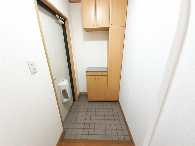 ルミエール名東（301） 玄関