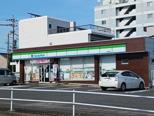 ファミリーマート：300m