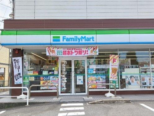 セブンイレブン：550m