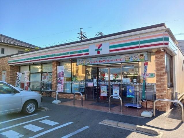 セブンイレブン：300m