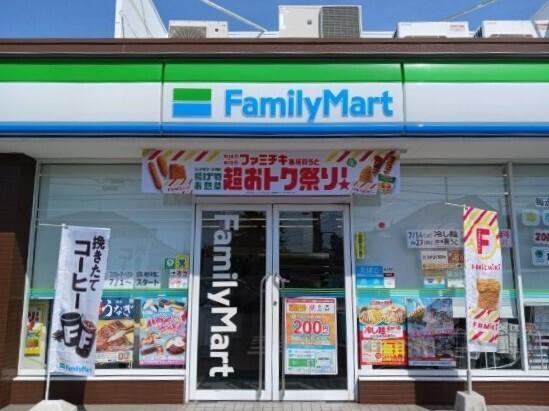 ファミリーマート：300m
