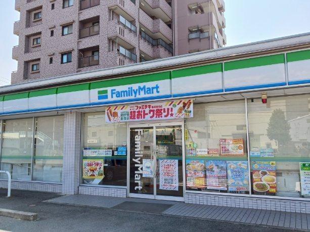 ファミリーマート：150m