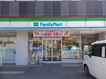 ファミリーマート：600m