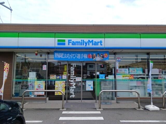 ファミリーマート：100m