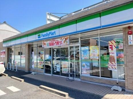ファミリーマート：300m