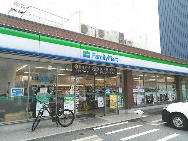 ファミリーマート：300m