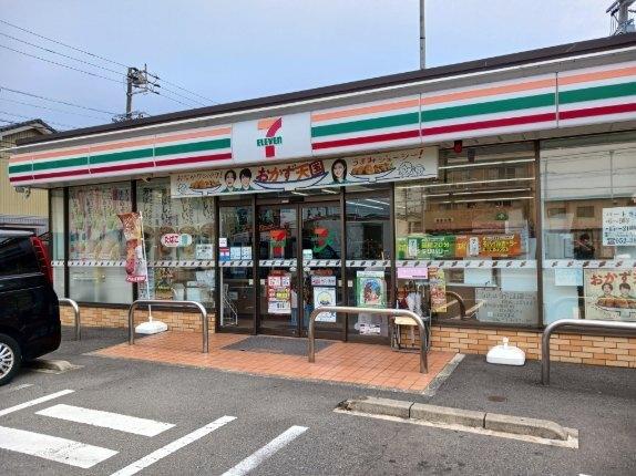 セブンイレブン：300m