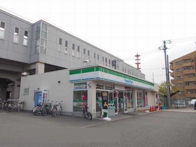 ファミリーマート：300m