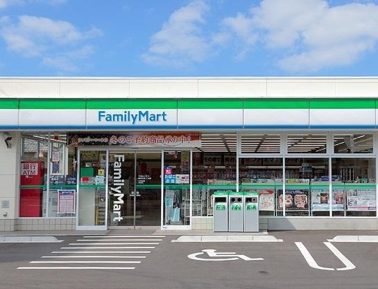 ファミリーマート名南星崎店：700m