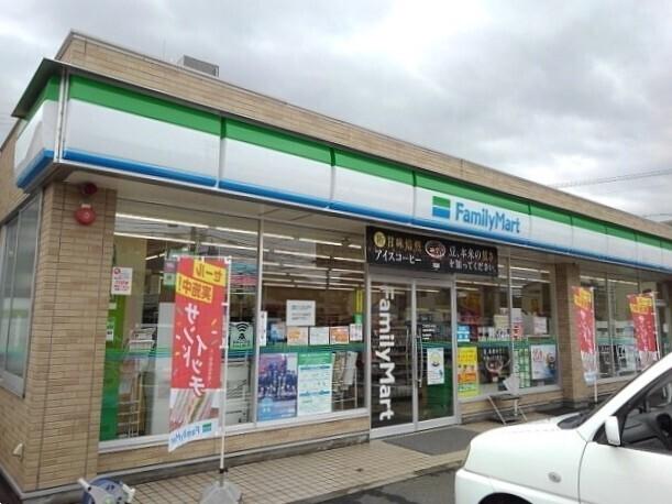 ファミリーマート：300m