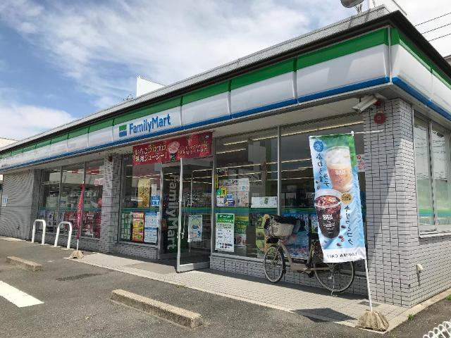 ファミリーマート（コンビニ）：180m