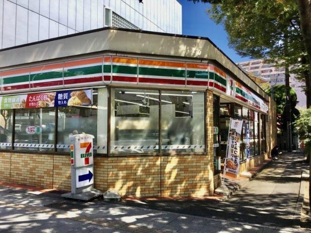 セブンイレブン名古屋大須観音店：41m