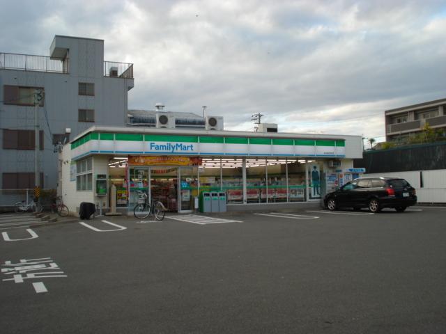 ファミリーマート中村森田町店：757m