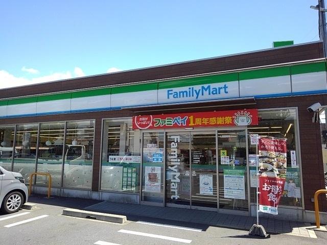 ファミリーマート：700m