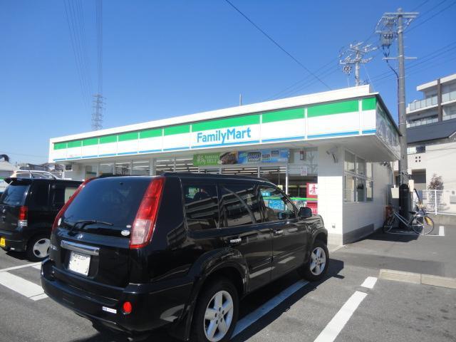 ファミリーマート粕畠三丁目店：666m