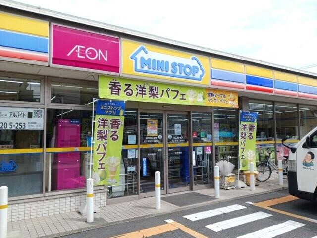 ココカラファイン：400m