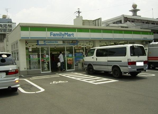 ファミリーマート：180m