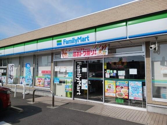 ファミリーマート港名四十一屋店：490m
