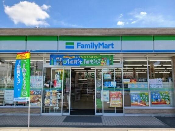 ファミリーマート：180m