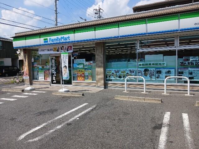 ファミリーマート：300m